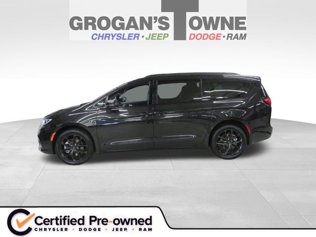 2023 Chrysler Pacifica Touring L AWD's photo
