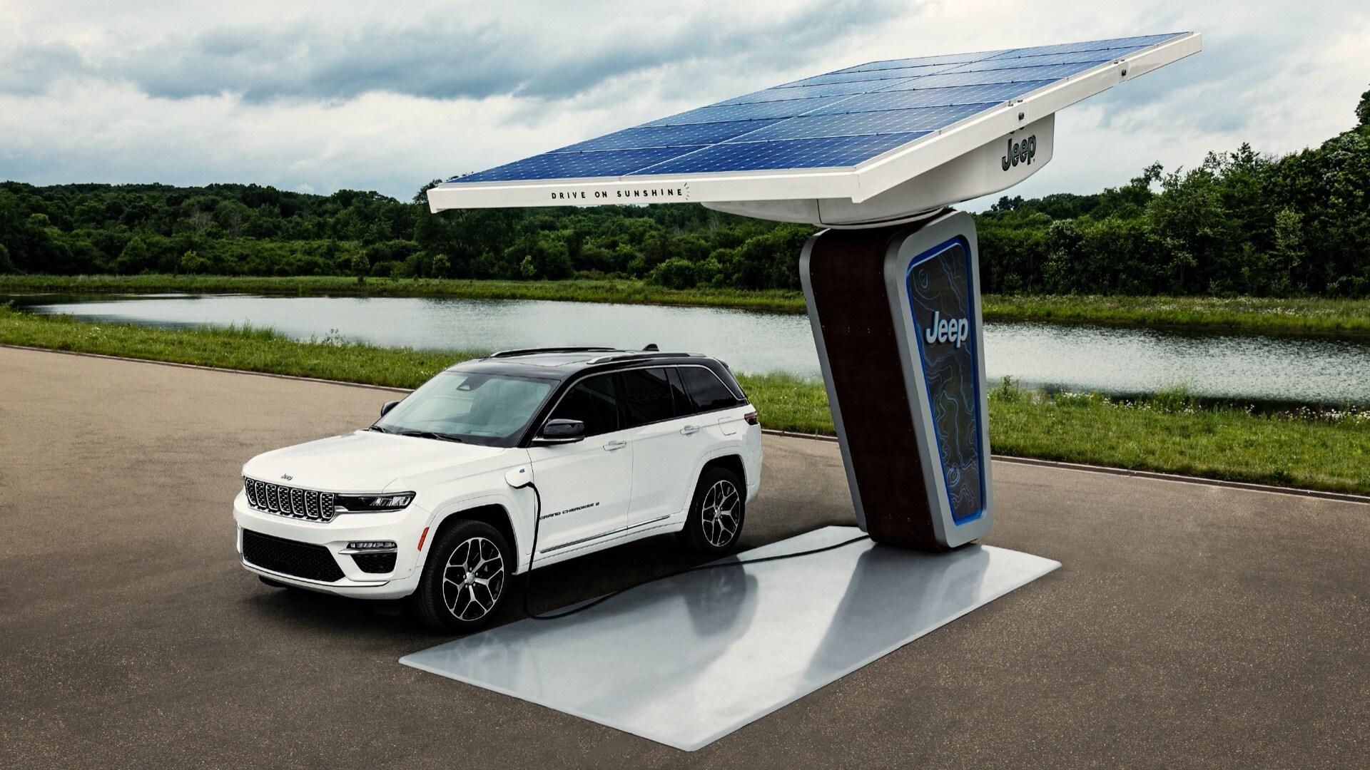 Electric vehicle charging port