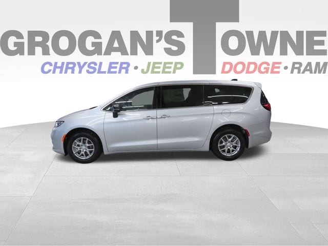 2026 Chrysler Pacifica Select's photo