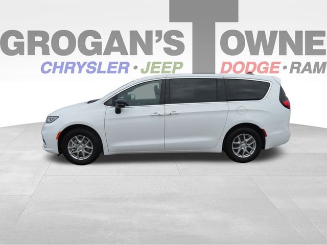 2026 Chrysler Pacifica Select's photo