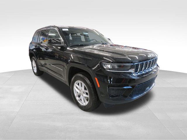 2025 Jeep Grand Cherokee Laredo photo 3