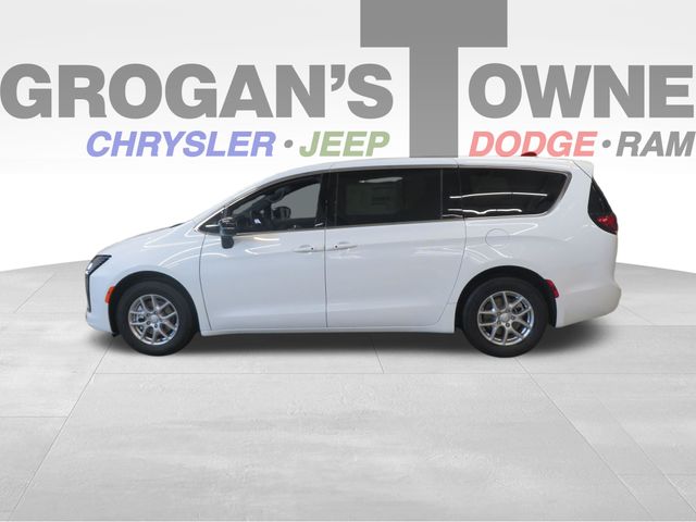 2027 Chrysler Pacifica Select's photo
