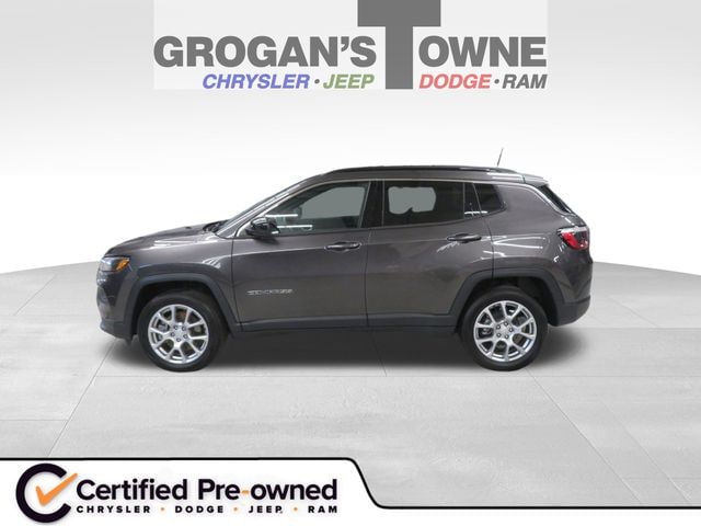 2023 Jeep Compass Latitude Lux 4X4's photo