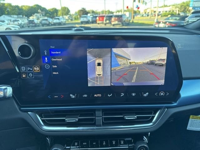 2025 Chevrolet Equinox EV LT - Photo 12