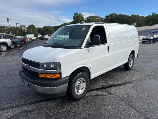 2024 Chevrolet Express 2500 Van Cargo photo 3