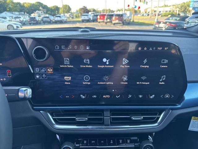 2025 Chevrolet Equinox EV LT - Photo 11