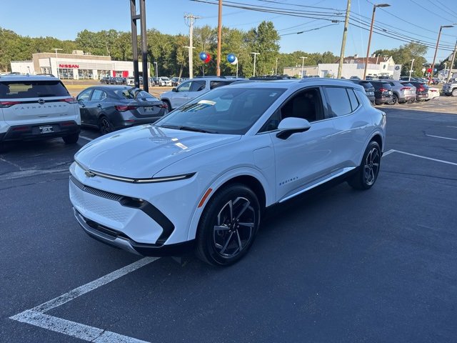 2025 Chevrolet Equinox EV 1LT photo 3