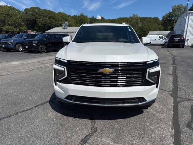 2025 Chevrolet Suburban High Country photo 3