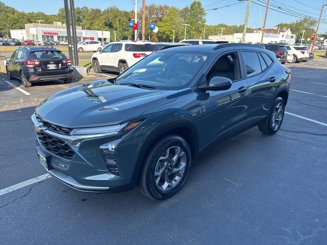 2025 Chevrolet Trax LT photo 4