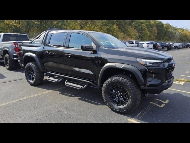 2025 Chevrolet Colorado ZR2 photo 3