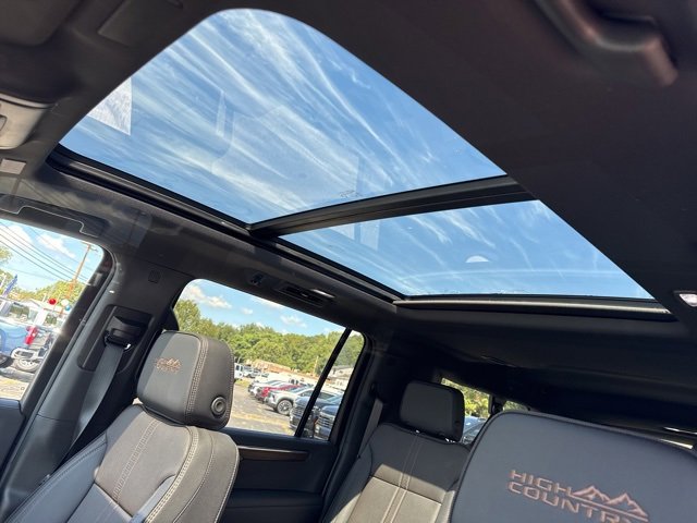 2025 Chevrolet Suburban High Country photo 2