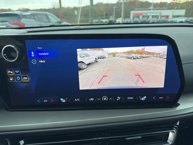 2025 Chevrolet Traverse photo 2