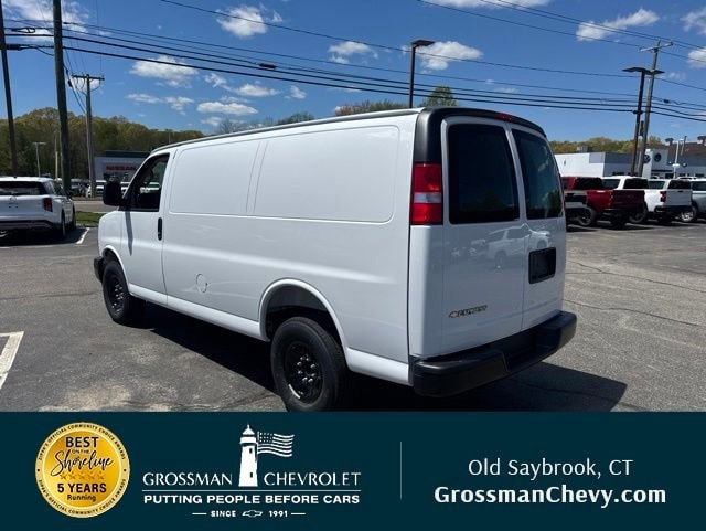 2026 Chevrolet Express 2500 Work Van HD's photo