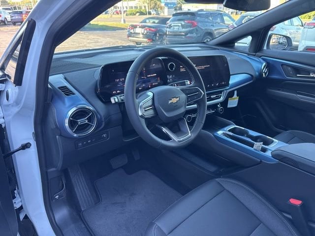 2025 Chevrolet Equinox EV LT - Photo 7