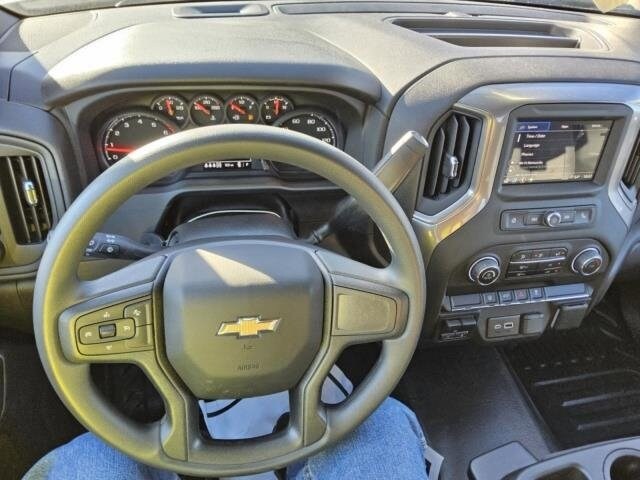 2025 Chevrolet Silverado 2500HD photo 2