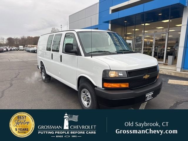 2025 Chevrolet Express 2500 Work Van HD's photo