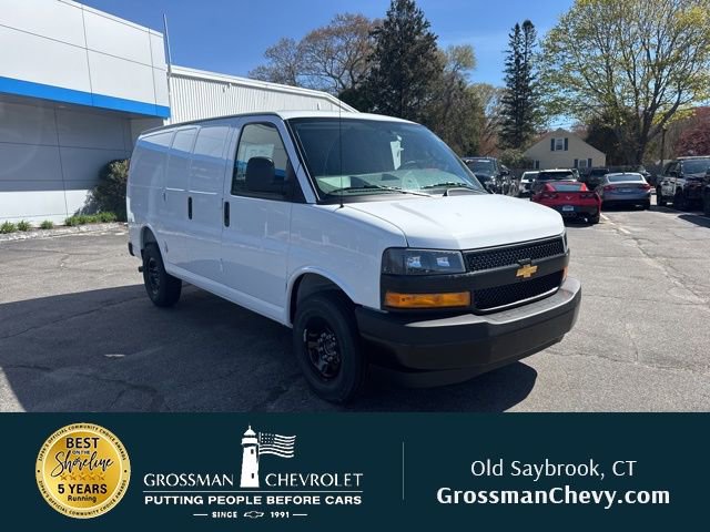 2026 Chevrolet Express 2500 Work Van HD's photo