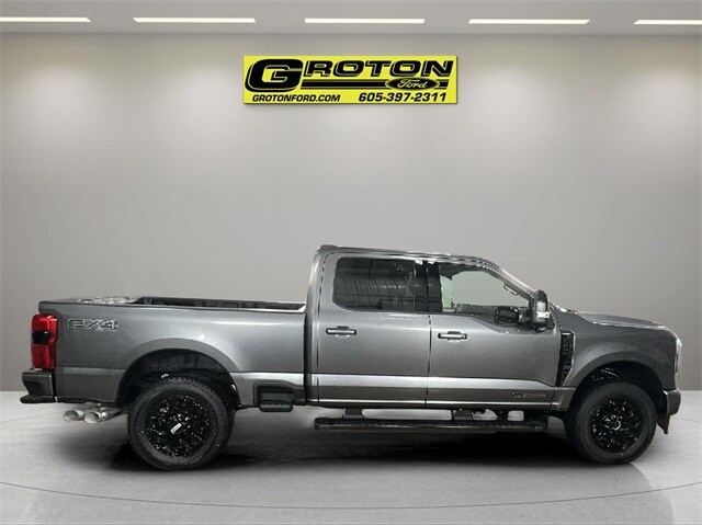 2025 Ford F-250 Lariat photo 3