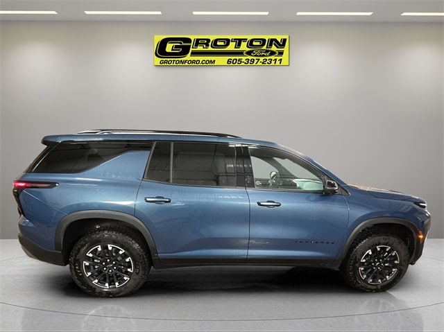 2025 Chevrolet Traverse Z71 photo 3