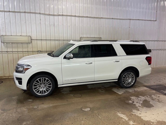 Used 2022 Ford Expedition MAX Platinum with VIN 1FMJK1MT7NEA12547 for sale in Groton, SD