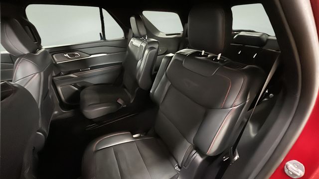 2026 Ford Explorer ST - Photo 14