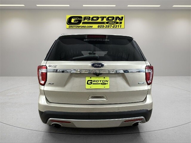 2017 Ford Explorer XLT photo 2