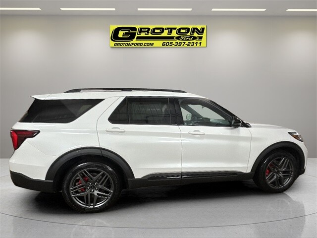 2025 Ford Explorer ST photo 3