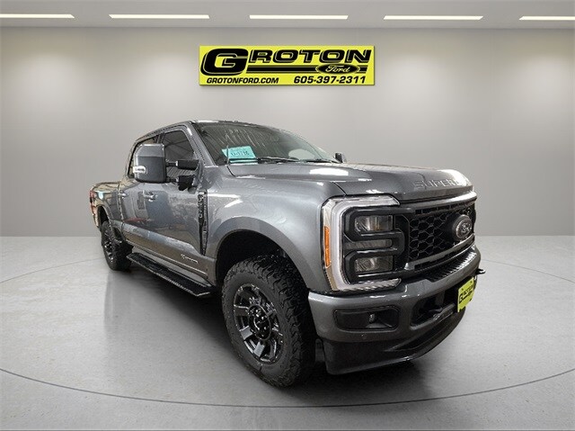 2023 Ford F-250 Lariat photo 2