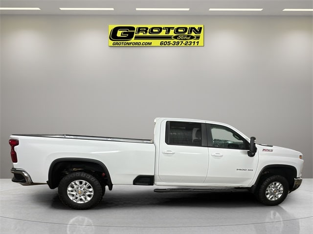 2024 Chevrolet Silverado 3500HD LT photo 4