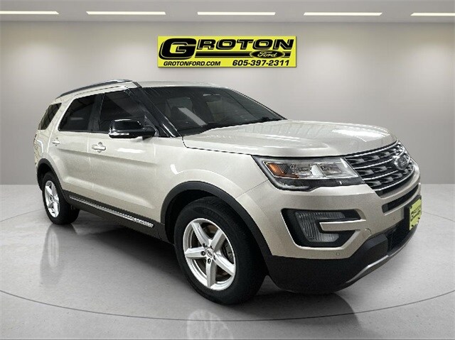 2017 Ford Explorer XLT photo 4