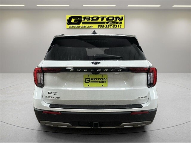 2025 Ford Explorer photo 2