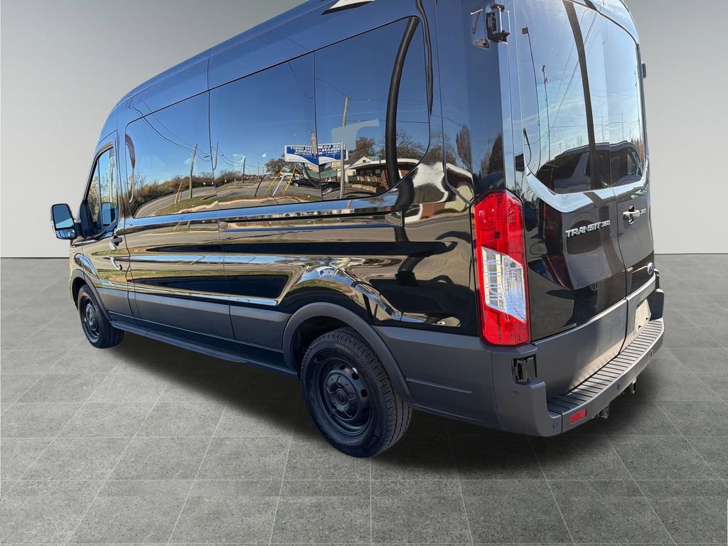 2024 Ford Transit Passenger XL photo 3