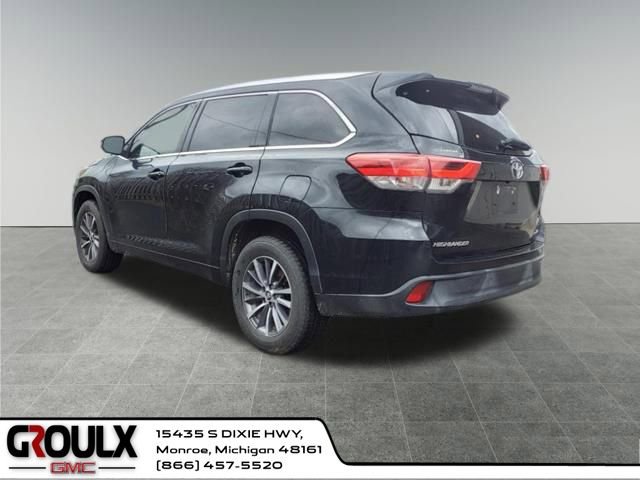 Used 2018 Toyota Highlander XLE with VIN 5TDKZRFH4JS530695 for sale in Monroe, MI