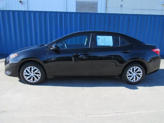 Used 2019 Toyota Corolla LE with VIN 2T1BURHE0KC146697 for sale in Houston, TX
