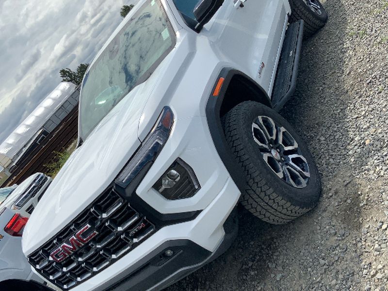 2024 GMC Canyon AT4 4WD Crew Cab Short Box's photo