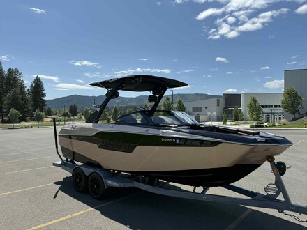 2021 Malibu M220