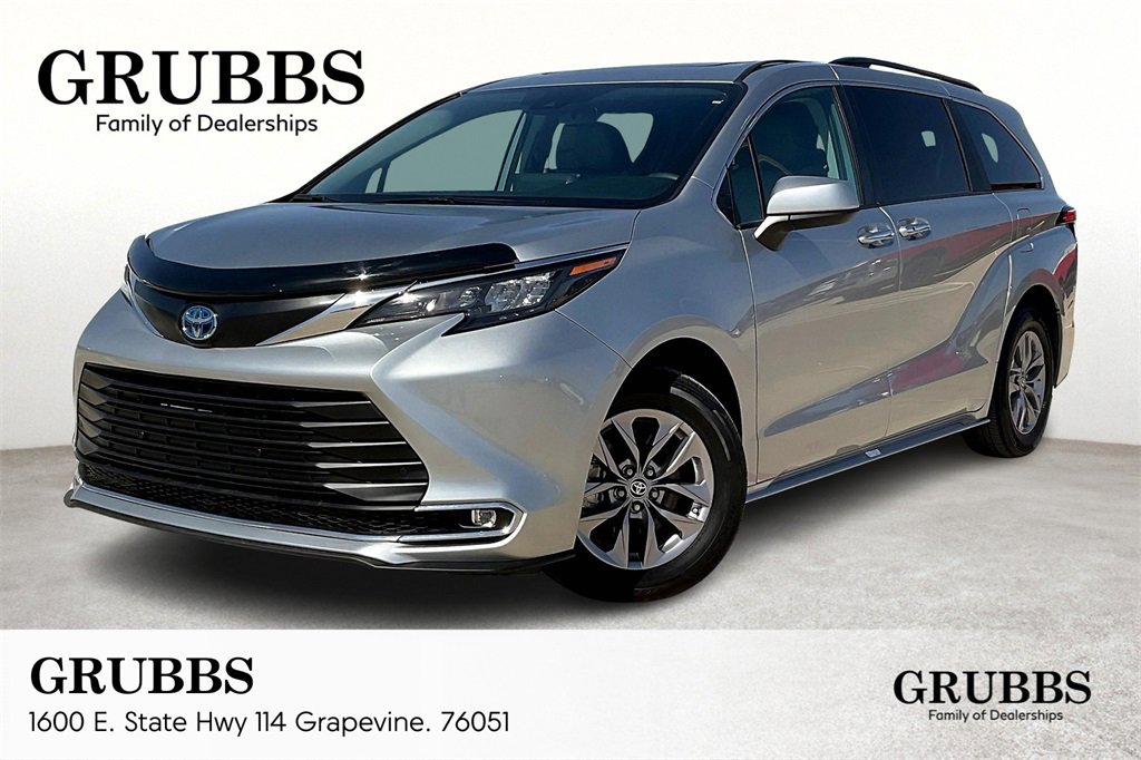 2024 Toyota Sienna XLE's photo