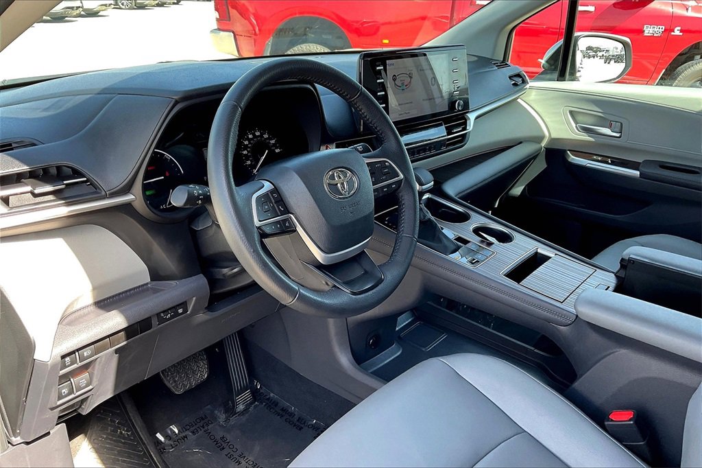 2024 Toyota Sienna XLE - Photo 16