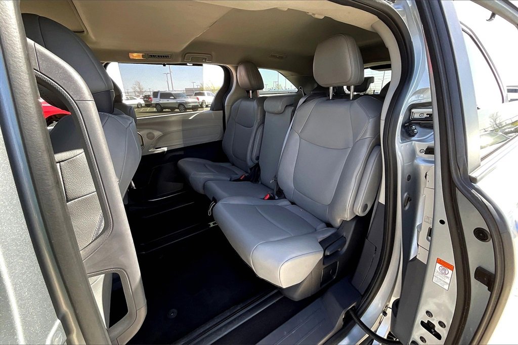2024 Toyota Sienna XLE - Photo 32