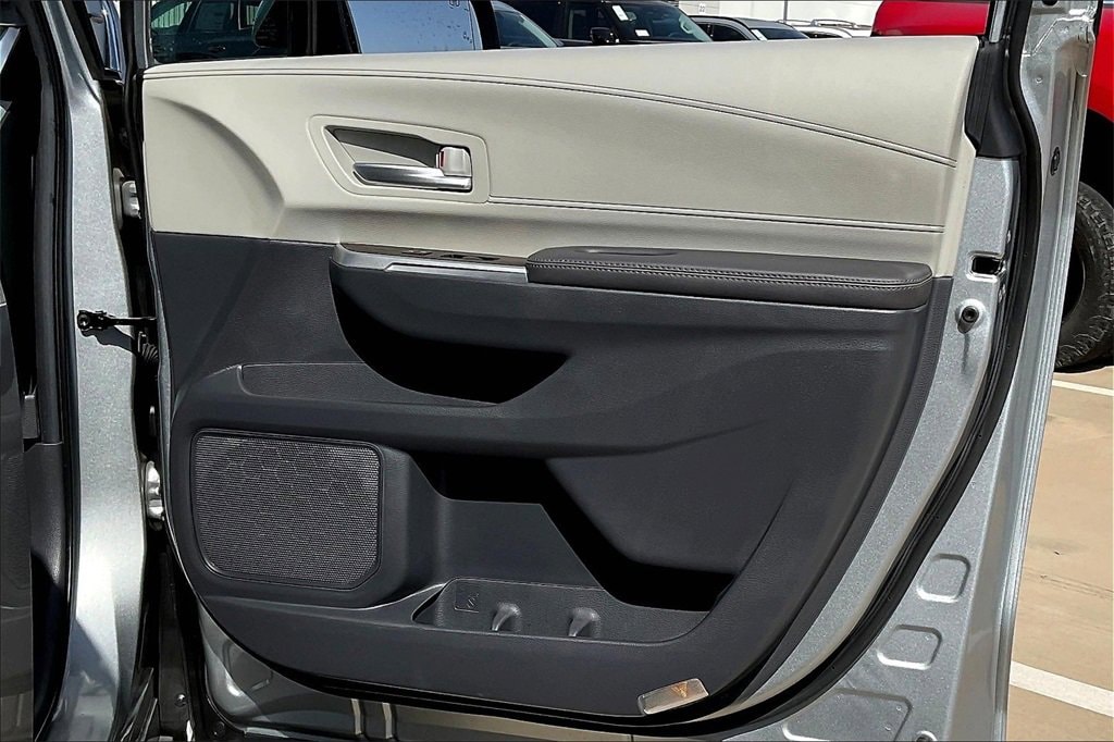 2024 Toyota Sienna XLE - Photo 23
