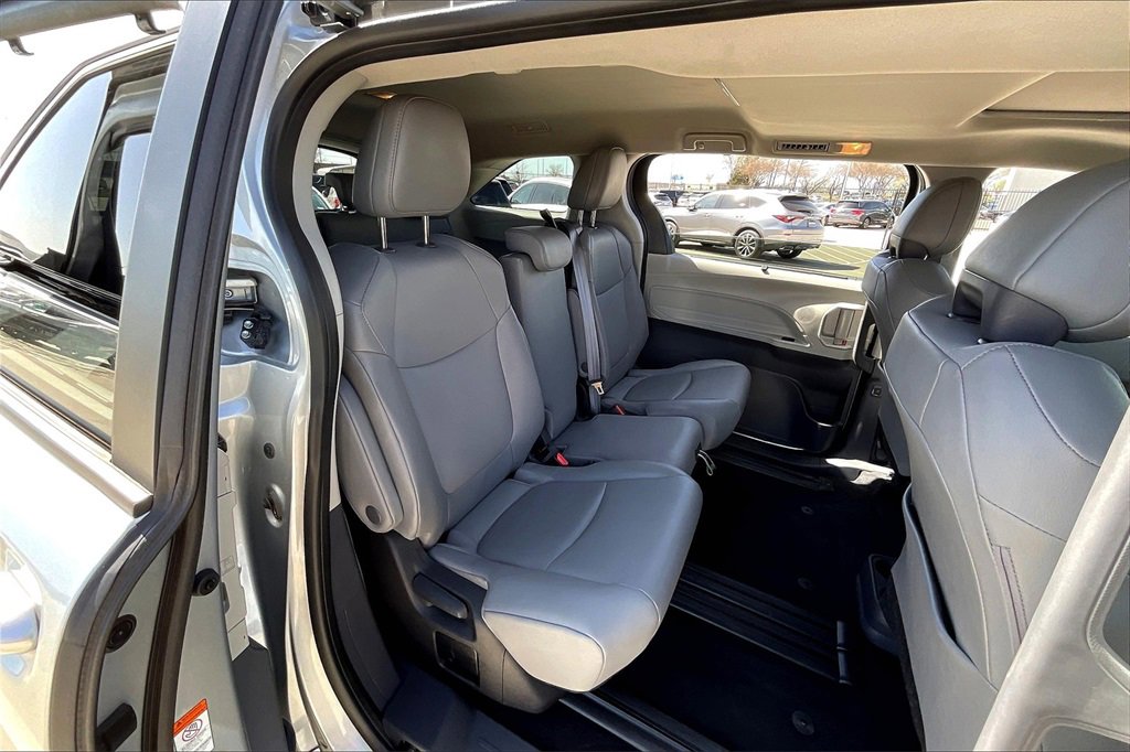 2024 Toyota Sienna XLE - Photo 33