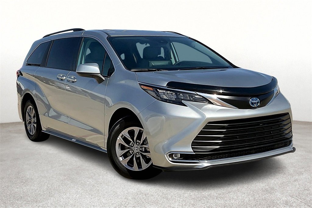 2024 Toyota Sienna XLE - Photo 14