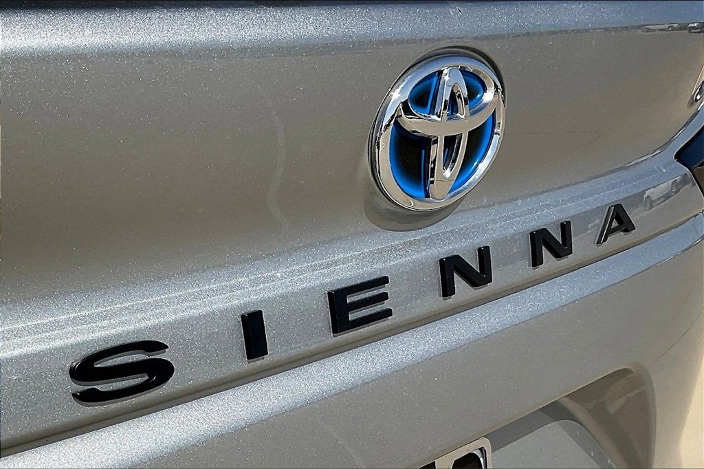 2024 Toyota Sienna XLE - Photo 39