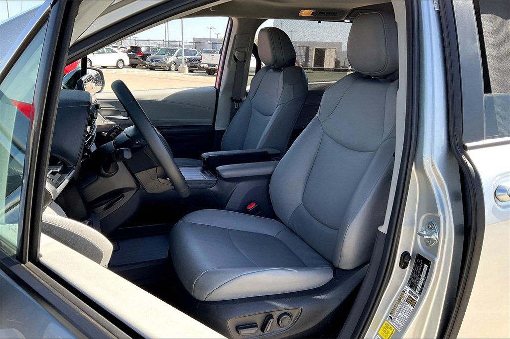 2024 Toyota Sienna XLE - Photo 30