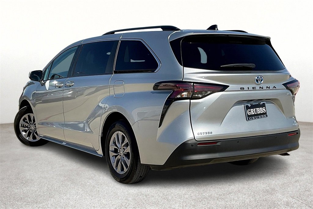 2024 Toyota Sienna XLE - Photo 15