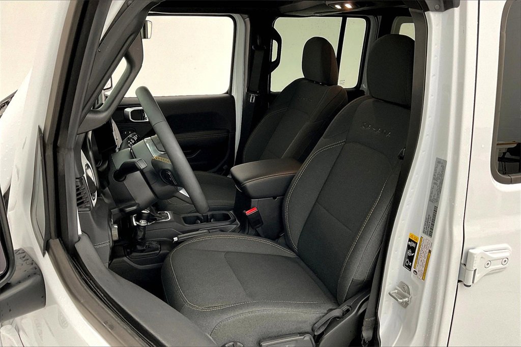 2024 Jeep Wrangler 4-Door Sahara - Photo 30