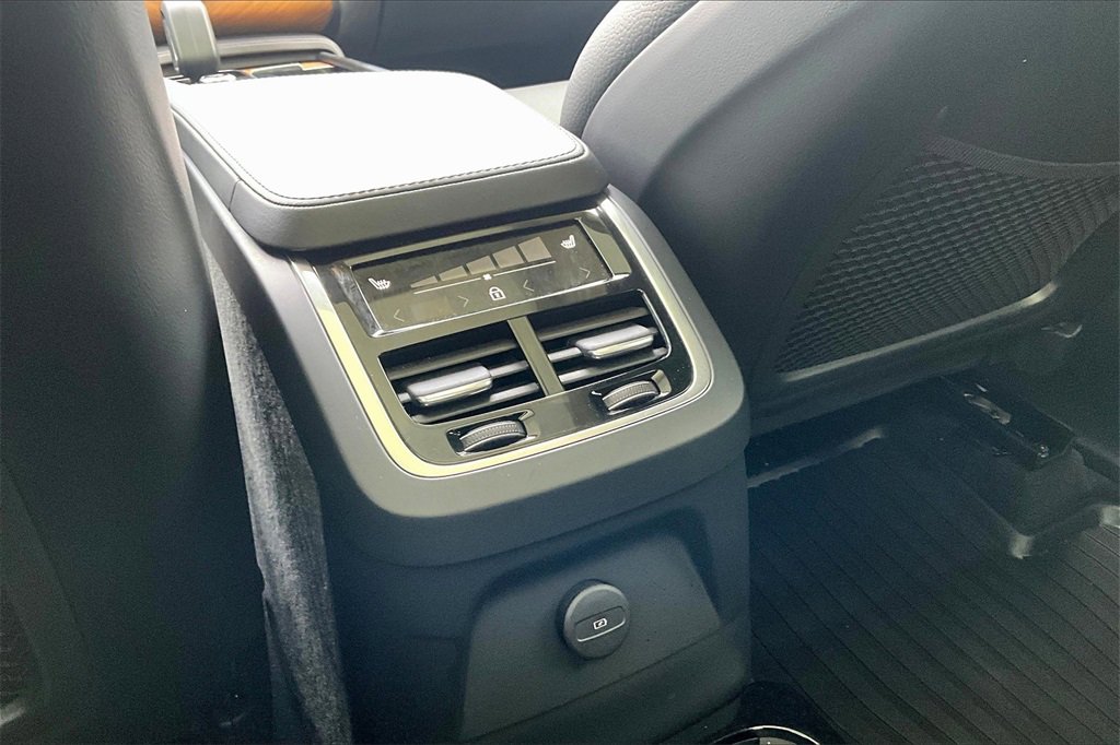 2024 Volvo XC90 Plus - Photo 32