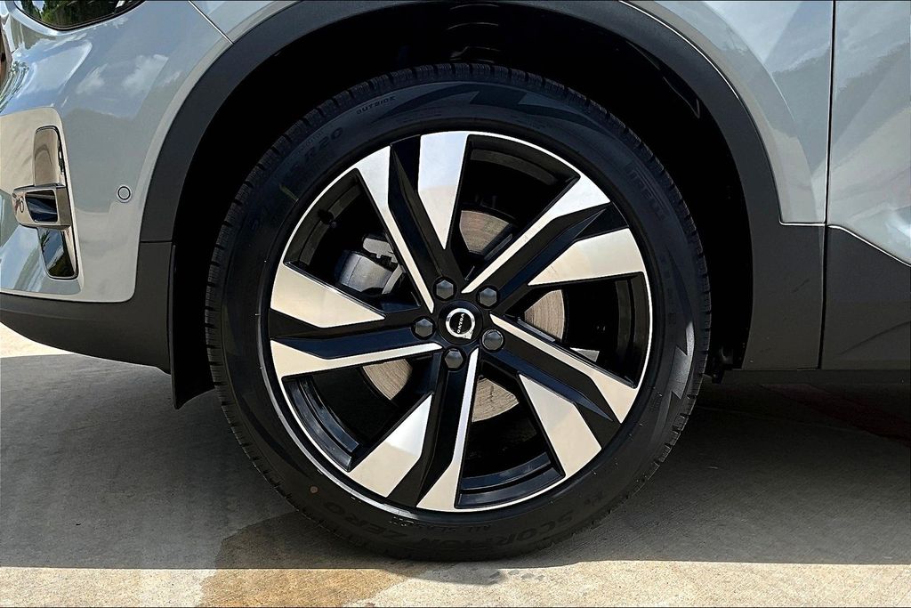 2026 Volvo XC40 Plus - Photo 23