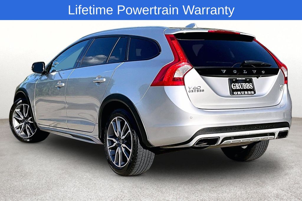 2018 Volvo V60 13