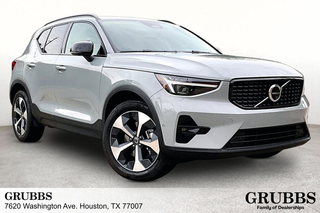 Certified 2026 Volvo XC40 B5 Plus SUV
